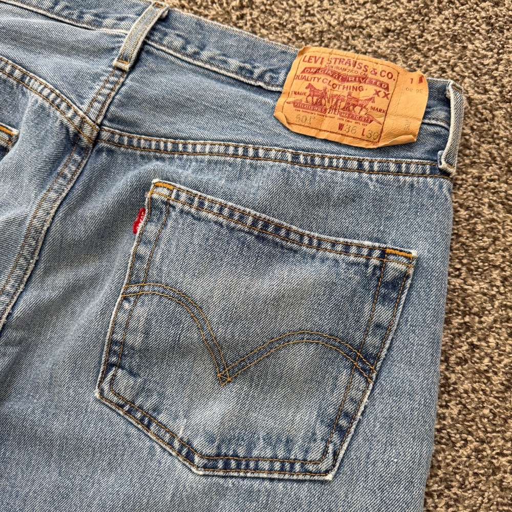 VTG Levi's 501 Jeans Men's 34x30 Blue 90s Button Fly Pants (Tag36x30) Distressed